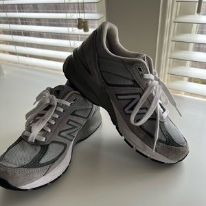 New Balance Women’s USA 990v5 Core — size 7.5!